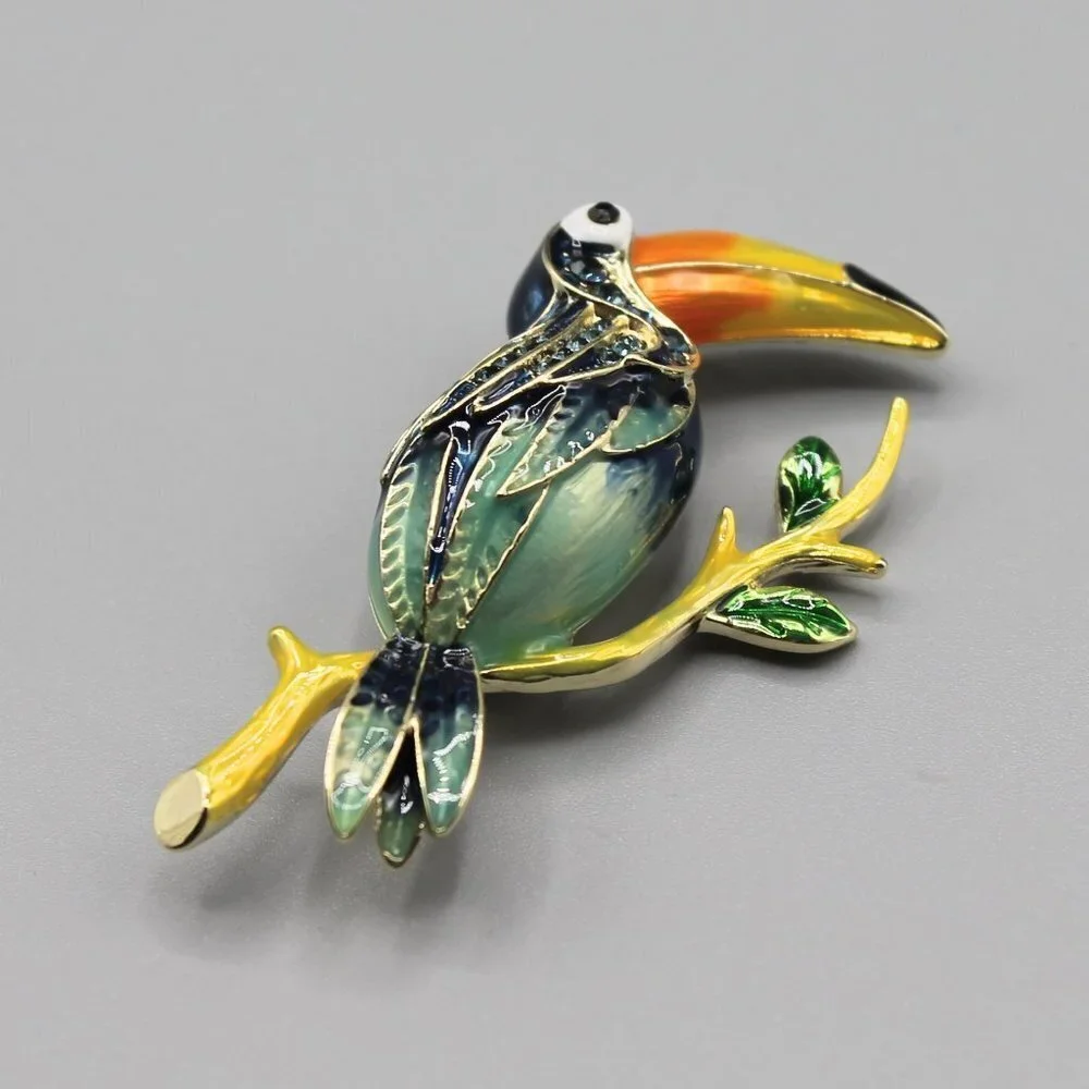 Jewelry pin brooch toucan tropical animal colorful gold tone fashion new